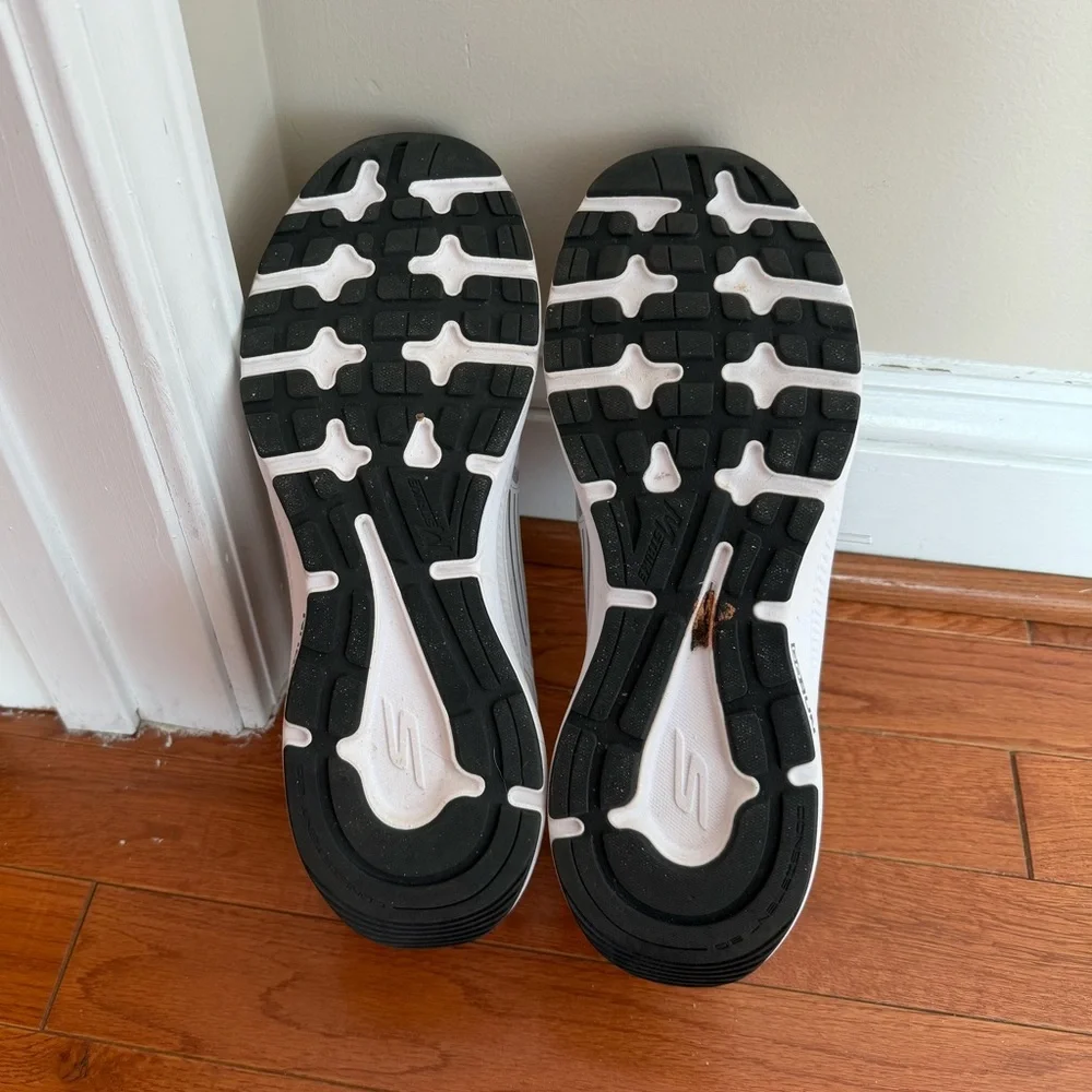 Women's‎ 10 White Air Cooled Sketchers Sneakers